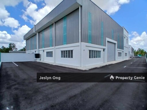 1.5 storey Semi Detached Factory @ Senai Idaman for Rent (Brand new)