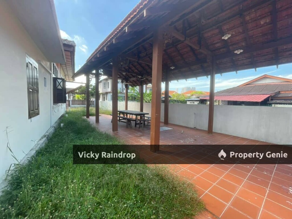 [FOR SALE] KLEBANG LIMBONGAN SINGLE STOREY BUNGALOW