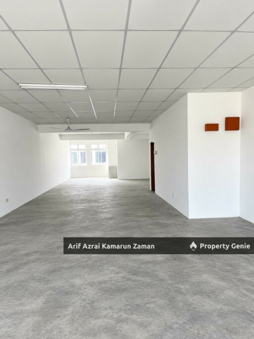 [2-Storey Shop Lot for Sale] Intermediate Shop Lot @ Bandar Baru Salak Tinggi, Selangor | 1,400 sqft Built-up | 20' x 70' Land | Leasehold | Bumi Lot | RM600,000 (Negotiable)