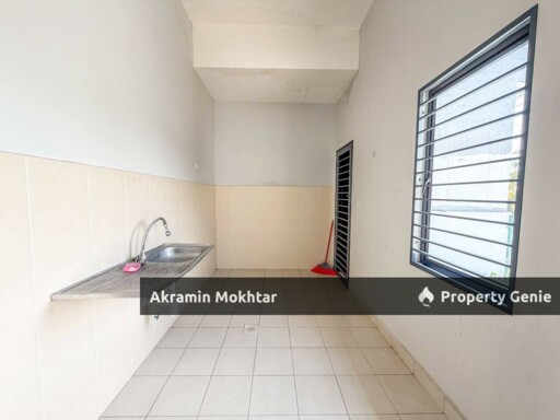 Freehold & Non Bumi Lot | 3 Storey Terrace Bayan Parkhomes, Batang Kali