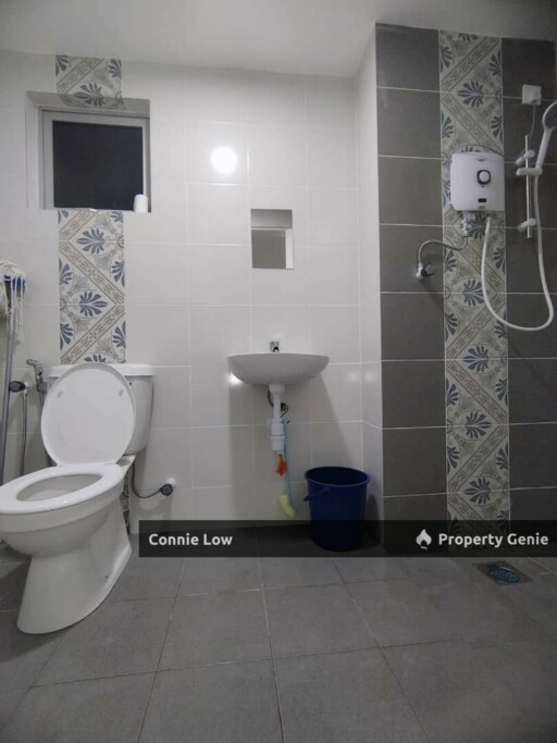Female Room with Private Bathroom for Rent Ipoh Town Guarded with Facilities