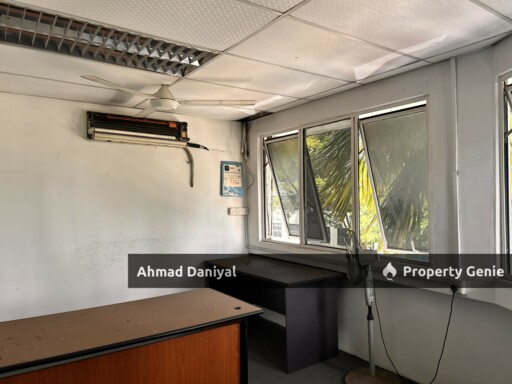 4 1/2 storey corner unit - Damai Kompleks Jalan Dato Hj Eusoff  KUALA LUMPUR For Sale