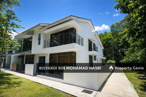 Corner Lot Unit Front & Back Facing Playground, (Corner Lot) Double Storey Terrace House Summerglades, Cyberjaya.