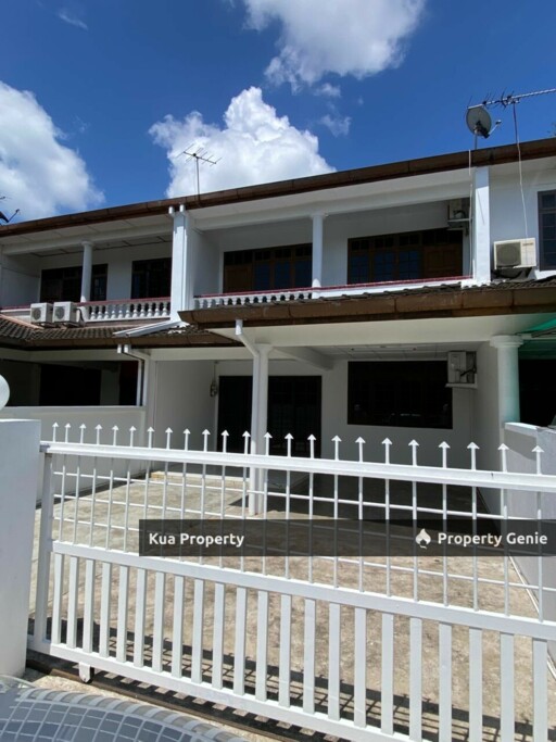 Double Storey Terrace Intermediate House at Jalan Seladah, Jalan Song