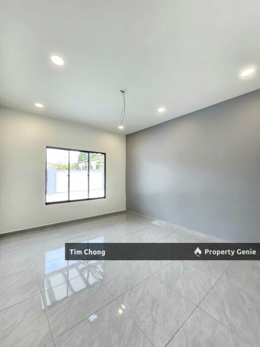 Kempas big single storey bungalow