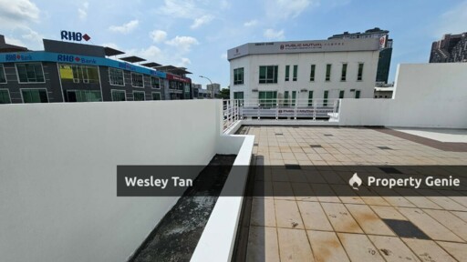 Melaka Raya 1.5 Storey Commercial Corner Shop with Rooftop Balcony Surrounded by 5 Banks
