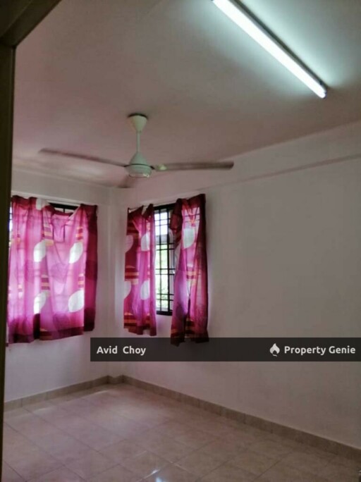Vista Seri Alam Apartment, (Level 2)for Sale Rm240,000