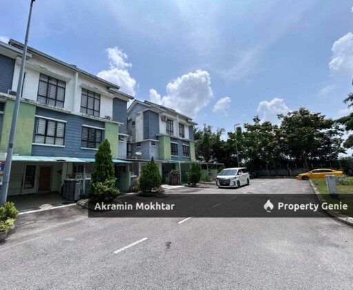 Freehold, Ground Floor, Renovated & Partially Furnished | Townhouse 1.5 Storey Park Villa Bandar Bukit Puchong 2, Puchong Selangor.