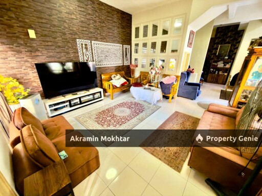 END LOT 3 Storey Terrace De Puncak Ukay, Taman Ukay Perdana, Ampang Selangor .
