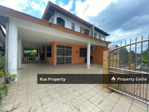 Double storey Semi Detached house For Sale! Located at 3rd mile