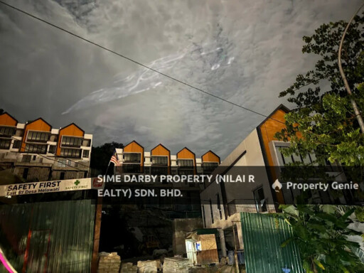 RESIDENSI LAMAN TIMUR