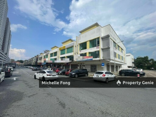 Taman Pelangi Indah @ Ulu Tiram / 3 Storey Shoplot / Facing Apartment