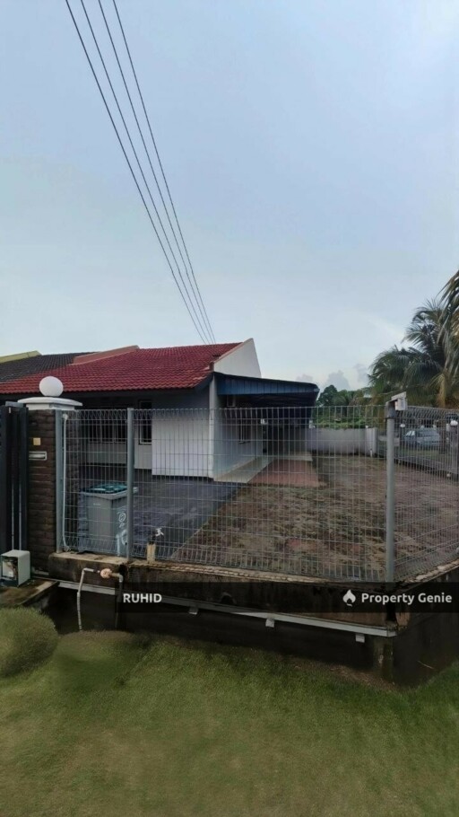 Taman Daya Single Storey Terrace Corner Lot with Extra Land  FOR SALE  Taman Daya, Johor Bahru [CORNER LOT] SINGLE STOREY TERRACE HOUSE   SELLING PRICE : RM680,000    PROPERTY DETAILS  LOCATION : Jala