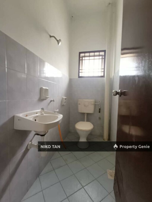 For Sale Jelatang Shop Apartment, Taman Cahaya Kota Puteri , Masai