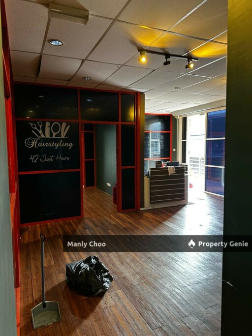 CORNER & RENOVATED 1st Floor Shoplot Kota Syahbandar Laksamana Town
