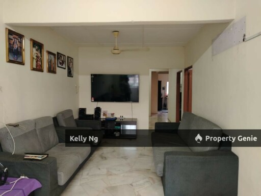 Townhouse 1st Floor Partly Furnished At Tmn Sentosa Klang For Rent