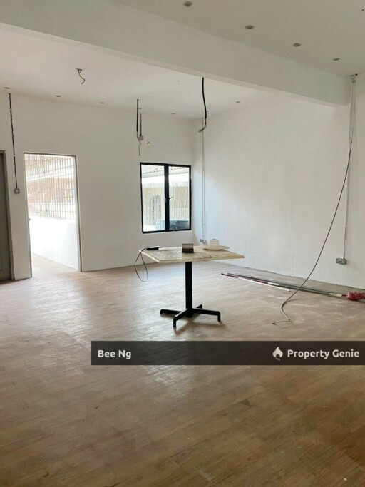 Taman Tasek/Jalan Glasiar/Double Storey Shop Lot/Facing Main Road