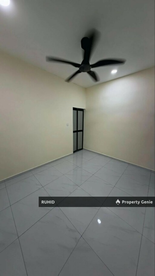 Corner Lot Single Storey House, Taman Sri Pulai – Freehold, 2,000 Sqft