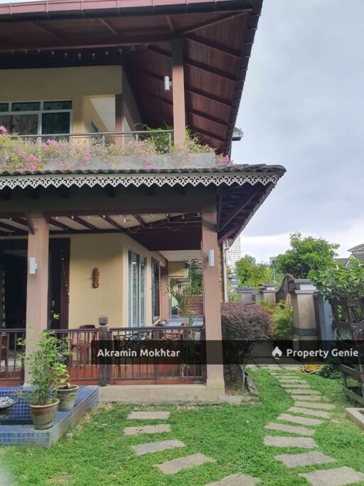 CORNER LOT & RENOVATED | LAMAN OAKLEAF 2.5 STOREY SUPERLINK