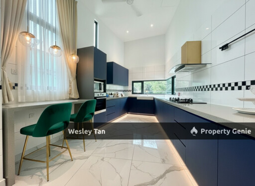 Luxury Designed 1.5 Storey Tiara Golf Corner Bungalow 8rooms Pond & Pool 24/7 Gated & Guarded
