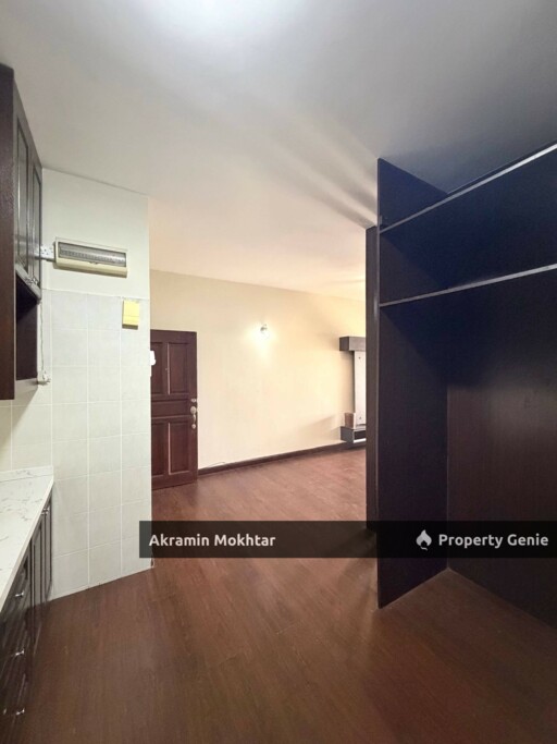 FREEHOLD, PARTIALLY FURNISHED, 1 PARKING & RENOVATED CANTIK | Kristal Villa Condominium, Kajang 2