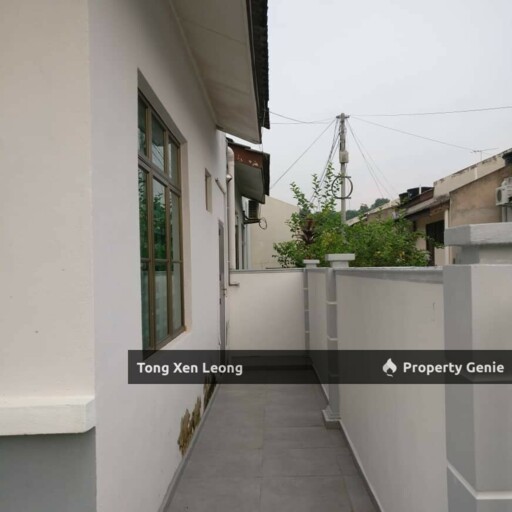 Single Storey Corner Lot In Bukit Katil, Partially Furnished