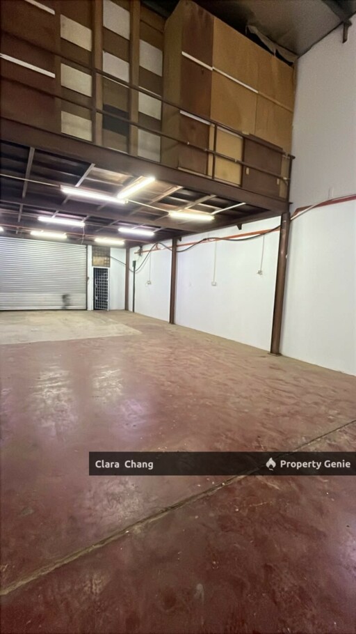 Mount Austin Single Storey Terrace Factory for Rent with Mezzanine Floor