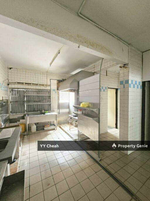 pasir puteh ground floor shop for rent - facing main road, high traffic