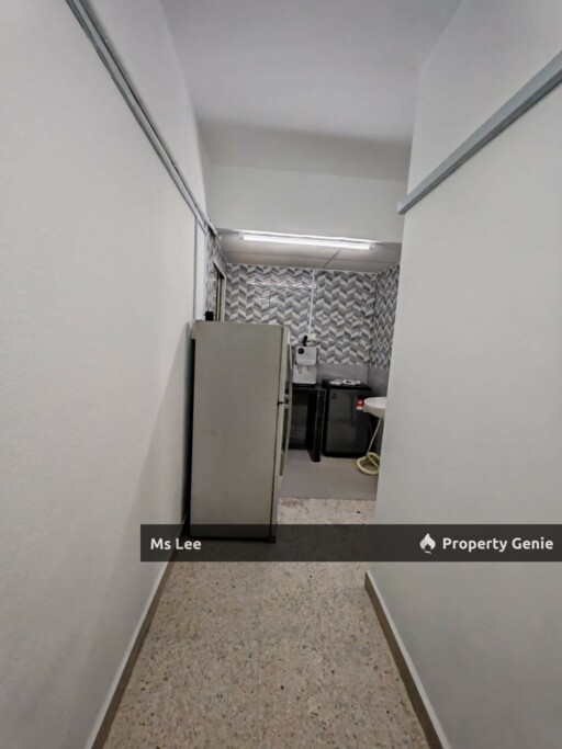 Male Room 2 RM600 @ 1st Floor Shop Apt-Sek 7-Shah Alam-near UITM-Ready Now