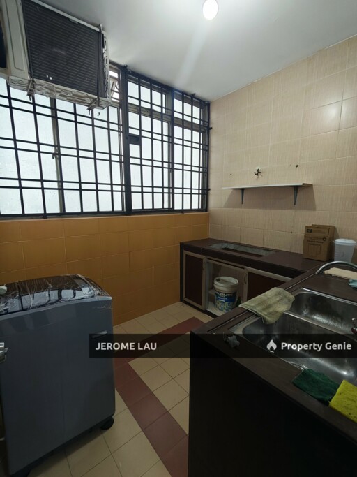 Middle room for rent kipark kip villa tampoi near paradigm mall
