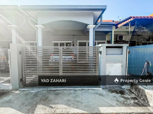 Seksyen 30, Jalan Kebun Shah Alam | Single Storey Terrace 4 Bedrooms | RM380K - Flexible Deposit, Kitchen with Table Top and Nearby School