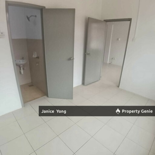 Tampoi Shop Apartment