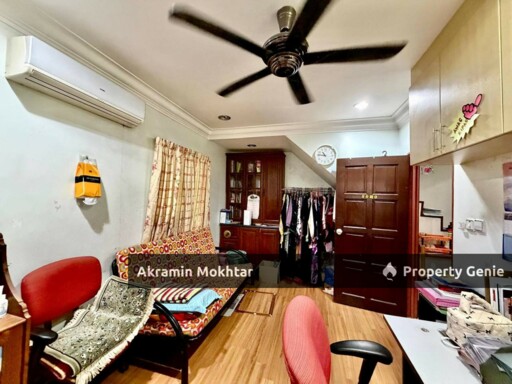 Freehold & Renovated | Setingkat Setengah Bungalow Jalan Tasik Biru Sungai Buloh