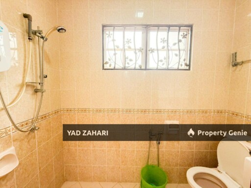 D'Kayangan, Seksyen 30, Shah Alam | 2.5 Storey Semi D Cluster 6 Bedrooms | RM1.39M - Fully Reno, Gated Guarded and Extended Front Side