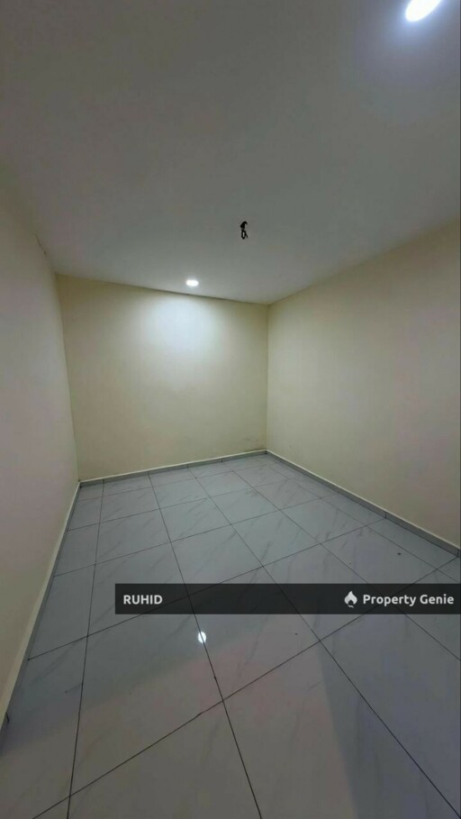 Corner Lot Single Storey House, Taman Sri Pulai – Freehold, 2,000 Sqft