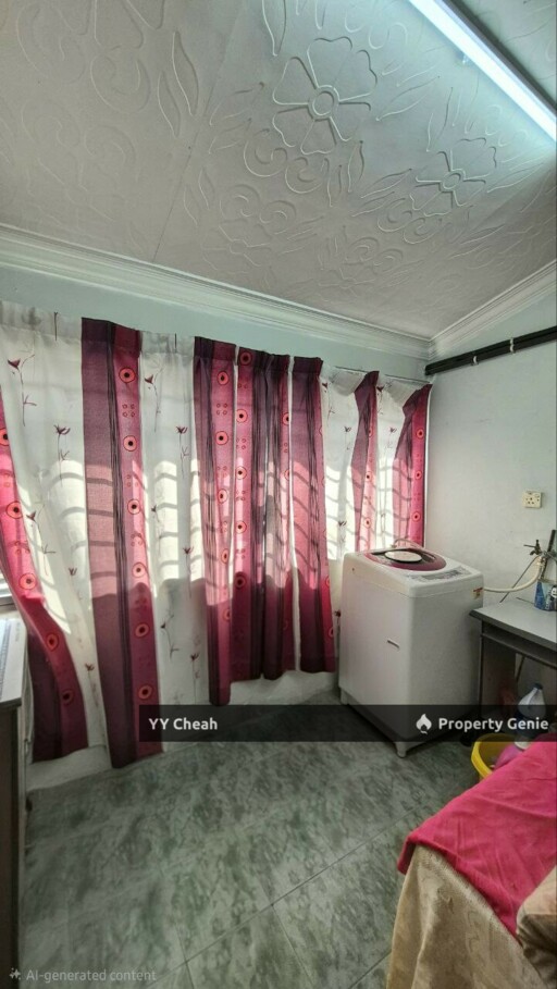 2.5 Storey House 6 Rooms - Facing Field - Good For Big Family