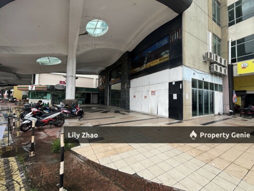 ANCHOR TENANT SHOWROOM Shop Lot for Rent, 4,133 sf, Road Frontage, High Exposure, Main Entrance One Borneo HyperMall, Kota Kinabalu