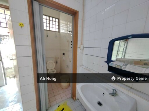 For Sale / Taman Molek / Single Storey / Original Unit / Freehold