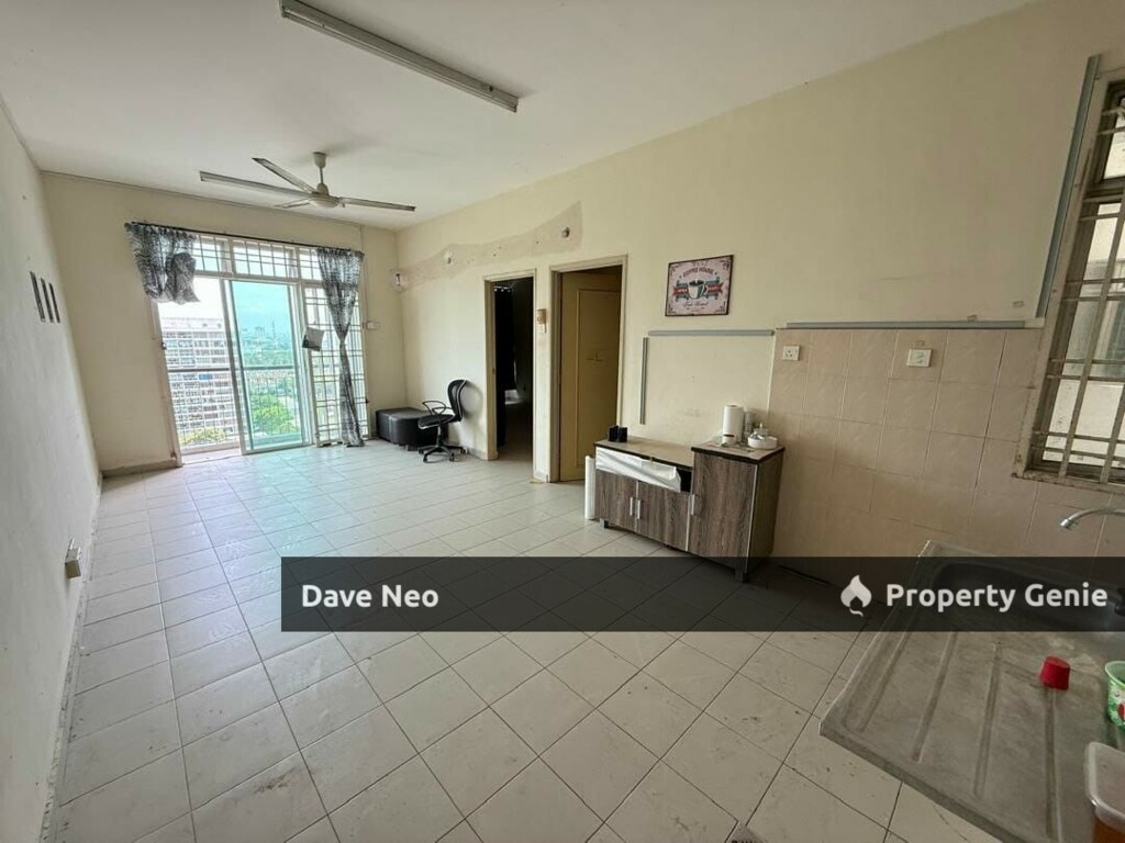 Lake View Suite @ Taman Mount Austin •