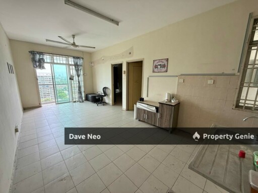 Lake View Suite @ Taman Mount Austin •