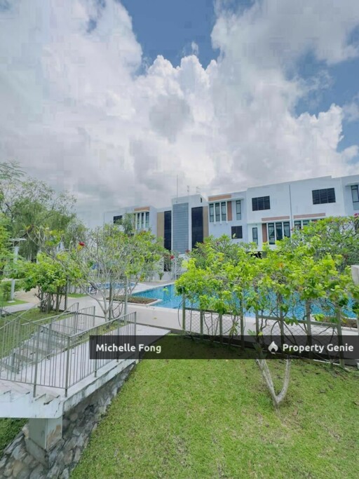 Residensi Ledang @ East Ledang / Townhouse / Ground Floor / Swimming Pools View / Good Condition