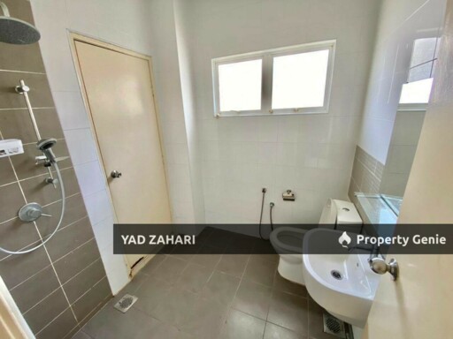 D'Kayangan, Shah Alam | 2-Storey Superlink 5+1 Bedrooms | RM1.25M - Renovated and Non Bumi Lot