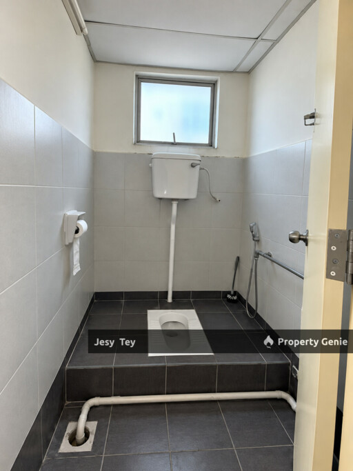 Taman Molek Third Floor Office For Rent
