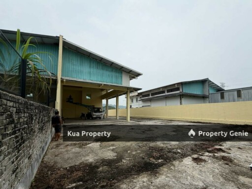 Semi-D Warehouse for Rent at Demak Maju A1