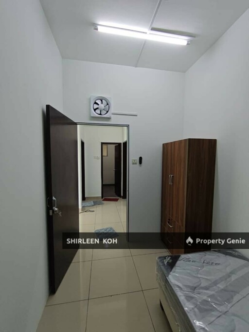 Male Room for Rent at Suriamas Suites Condominium @ Larkin JB Town