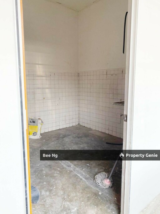 Taman Tasek/Jalan Glasiar/Double Storey Shop Lot/Facing Main Road