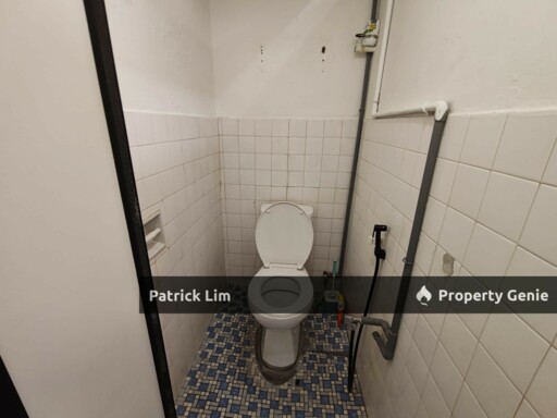 Jonker Street Nearby Double Storey Shoplot For Rent