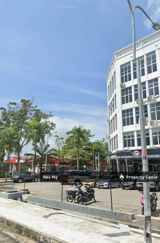 Taman Suria / 3 Storey Shop corner lot