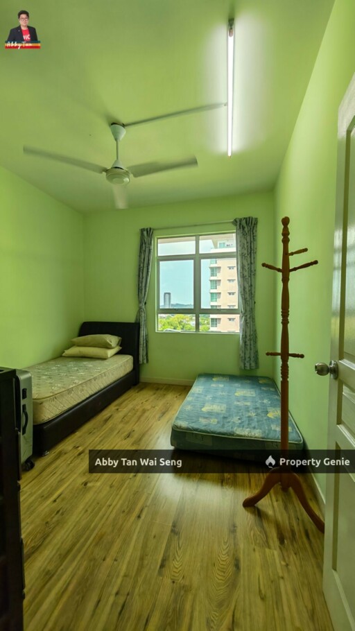 Alam Damai | QE2 | Top-Floor Corner Unit | Spacious But Older Furnishings