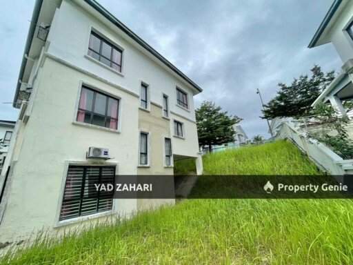 Saujana Villa, Taman Prima Saujana, Kajang | 2.5 Storey Bungalow 5 Bedrooms | RM1.75M - Gated and Guarded, Freehold, Spacious Hall & Built Up